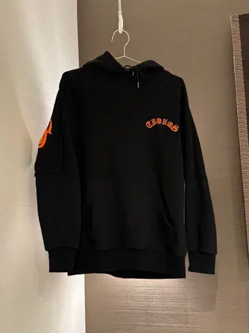 CRONOS 후드티 블랙 레터