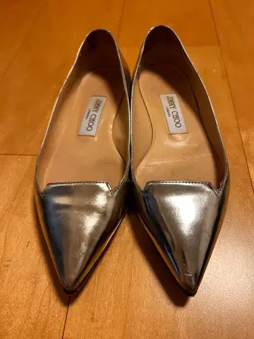 JIMMY CHOO 실버 플랫슈즈