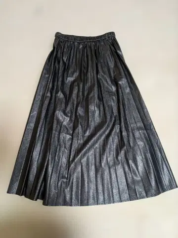 블랙 합성 피혁 플리츠 스커트