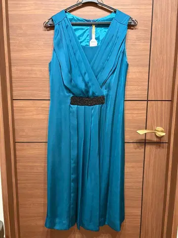 터콰이즈 슬리브리스 드레스