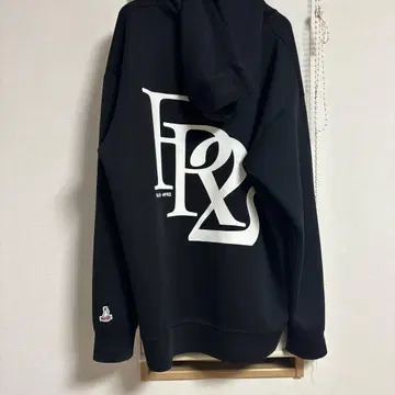 FRX ReZARD 블랙 후드티