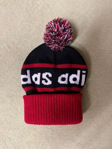 adidas 폼폼 포함 니트 모자
