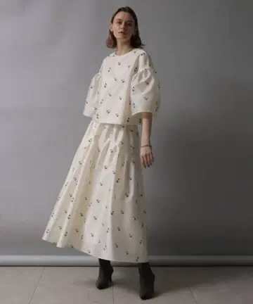 CADUNE 카듀네 자카드 스커트 꽃무늬 화이트 38 플레어 스커트