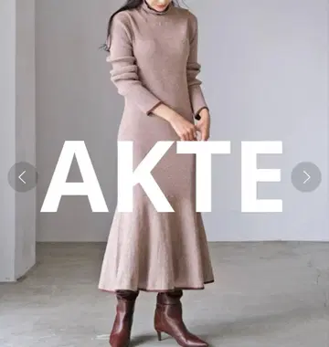 AKTE 터틀넥 플레어 원피스