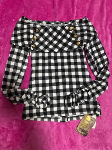 d.i.a. 오프숄더 체크 상의