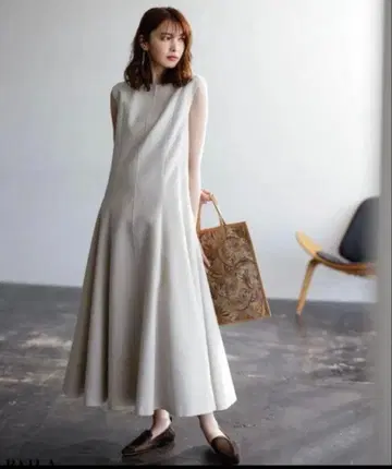 ebure 슬리브리스 A라인 원피스 베이지