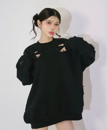 [택 포함 새상품] Darich 데미지 맨투맨 풀오버 BLK