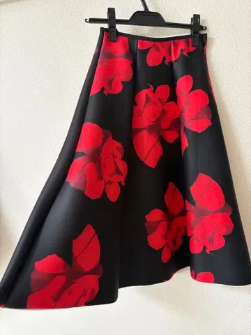 블랙 레드 꽃무늬 플레어 스커트 M 사이즈