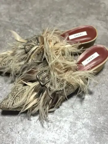 AMERI 베이지 페더 뮬