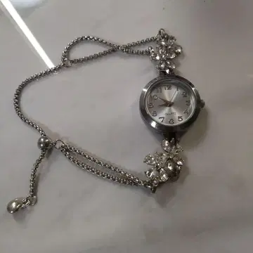 꽃 모티브 실버 아날로그 손목시계