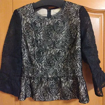 로즈 자수 긴팔 페플럼 상의