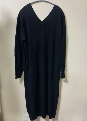 블랙 니트 롱 원피스 V넥