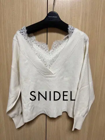 SNIDEL 아이보리 레이스 V넥 니트