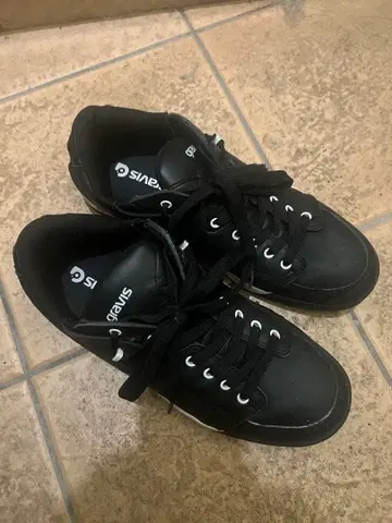 gravis 블랙 스니커즈