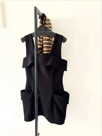 슬리브리스 블랙 미니 원피스 akiki