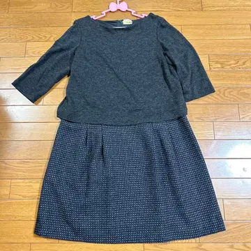 뉴요커 그레이 7부 소매 상의 도트 무늬 스커트 세트