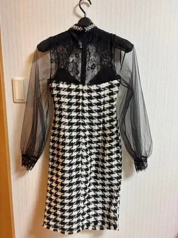 Love 시스루 소매 하운드투스 드레스