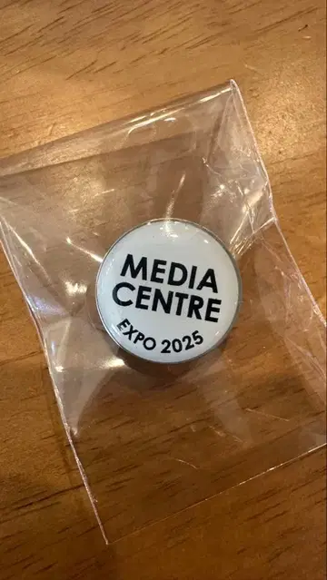 초레어 관계자 한정품 [ 오사카 간사이 박람회 ] 미디어 센터 핀 배지