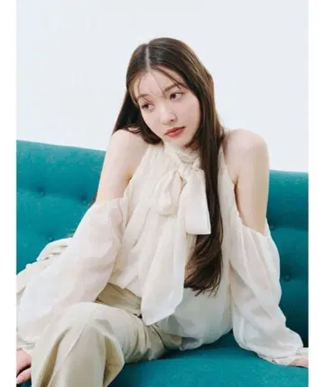 lily brown 드레이프 보타이 쉬폰 블라우스