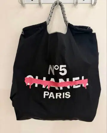 자수 에코백 M 사이즈 블랙 베이스에 핑크가 화려함