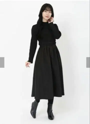 유니버설 뮤즈 리브 니트 타프타 도킹 원피스