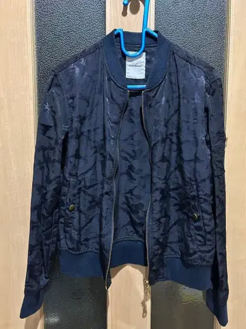 amherst 네이비 카모 패턴 점퍼 M