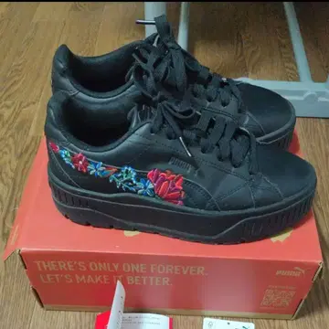 블랙 꽃무늬 자수 통굽 스니커즈