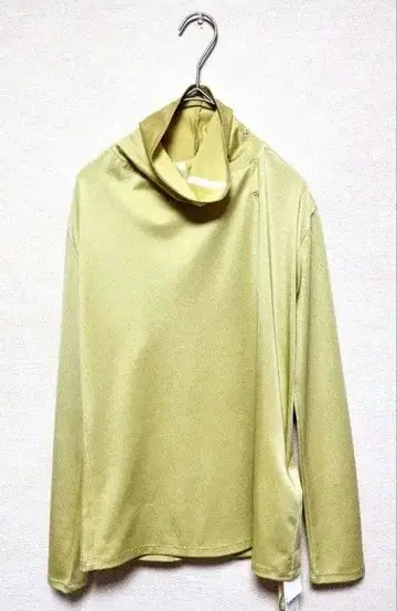 새상품 IRENE 디자인 터틀 브로치 포함 티셔츠 36