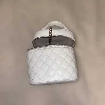화이트 퀼팅 숄더백