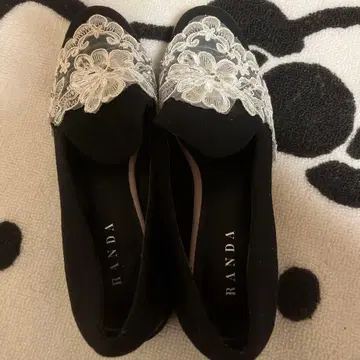 RANDA 블랙 레이스 장식 펌프스 S