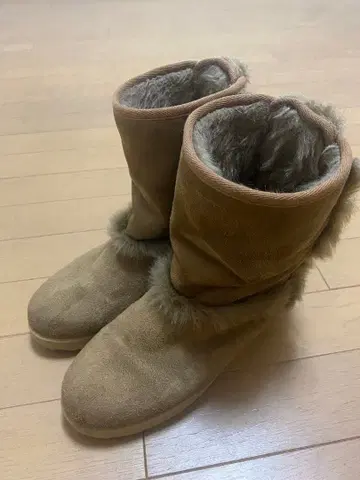 새상품급 질스튜어트 어그 부츠 하자품