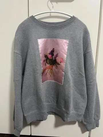 플라워 프린트 그레이 맨투맨