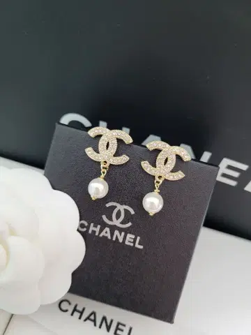CC 귀걸이 펄 골드 크리스탈