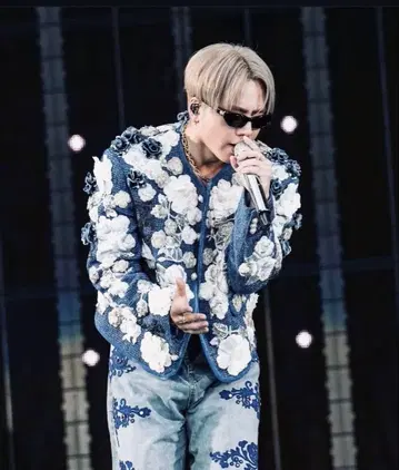 토사카 히로오미 착용 귀걸이