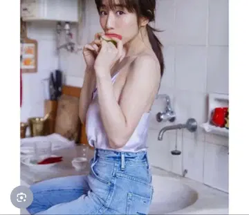 야누크 다나카 미나미 착용 하이웨스트 루즈