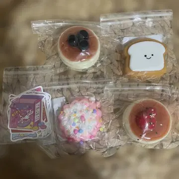 스퀴즈 4개 & 귀여운 스티커 30장 세트 새상품