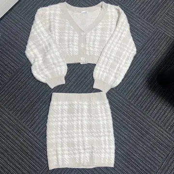 GYDA 베이지 체크 무늬 니트 셋업