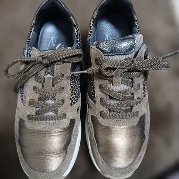 가볼 롤링 소프트 브라운 스웨이드 메쉬 스니커즈