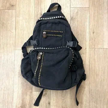 BESS NYC 스터드 백팩 새상품