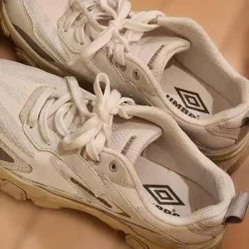 UMBRO 화이트 스니커즈