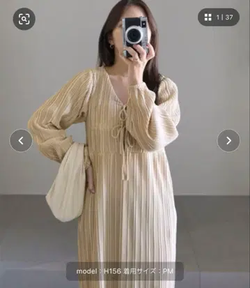 KOBE LETTUCE 앞뒤 2WAY 긴팔 플리츠 원피스 베이지 PM