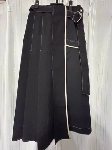 UNITED TOKYO 스커트