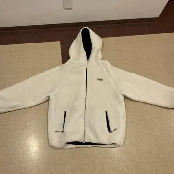 GUESS 플리스 자켓 화이트