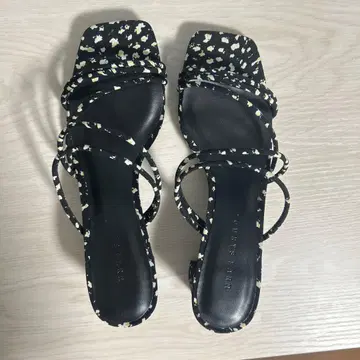 [ 미사용 새상품 ] 로리스팜 라인 힐 샌들 M 사이즈