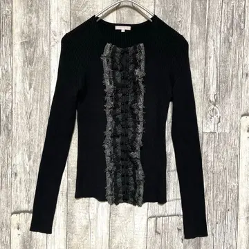 투 비 시크 [ 새상품급 ] 리브 프릴 긴팔 상의