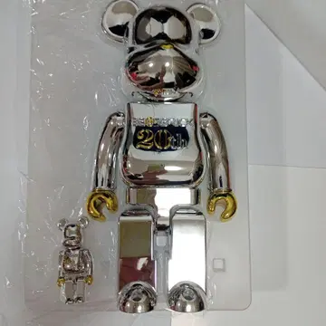 베어브릭 20th Anniversary Model 100% & 400%