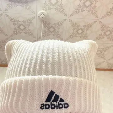 adidas 고양이 귀 니트 모자