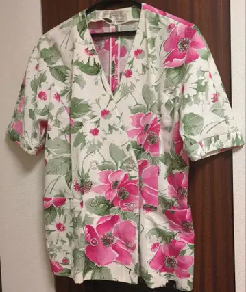 꽃무늬 반팔 셔츠와 스커트 세트 오오타 요시히코