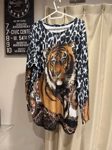 호랑이 무늬 긴팔 상의 L 사이즈