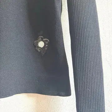 블랙 리브 하이넥 스웨터